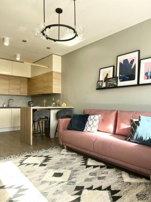 Luxury Pearl With Parking Place In Holesovice Praga Exterior foto