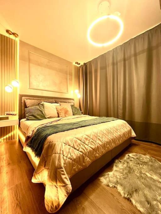 Luxury Pearl With Parking Place In Holesovice Praga Exterior foto